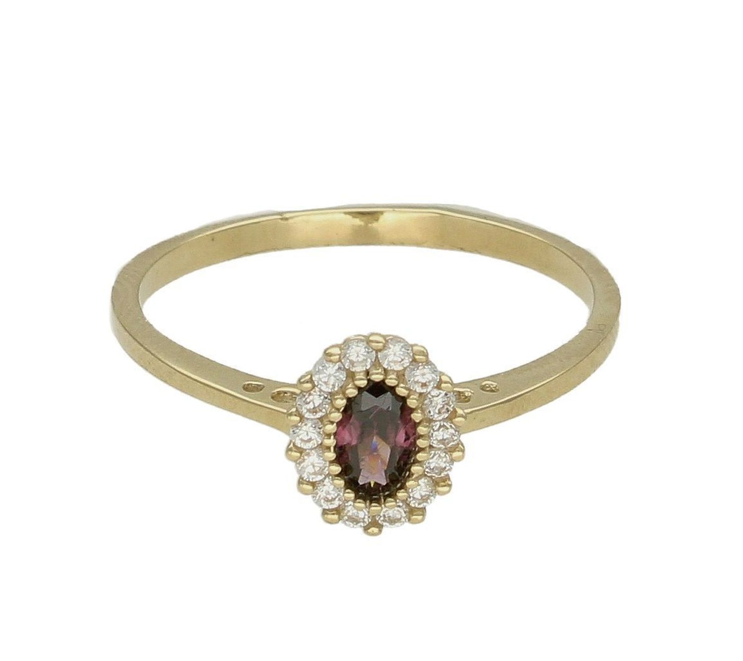 Złoty pierścionek 585 z cyrkoniami i rodolitem PI 6045E. Pierścionek został wykonany z najwyższej jakości złota próby 585. Waga pierścionka wynosi około 1,47 gram. Pierścionek został ozdobiony kamieniami naturalnymi o modnym.jpg